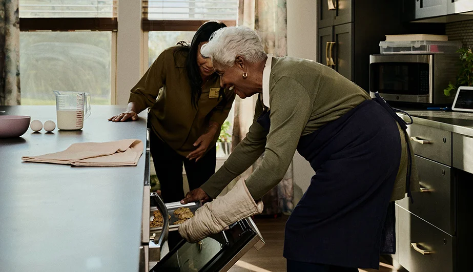 251008 AR Legend Revelle Distinctive ACTIVITES 1980 1