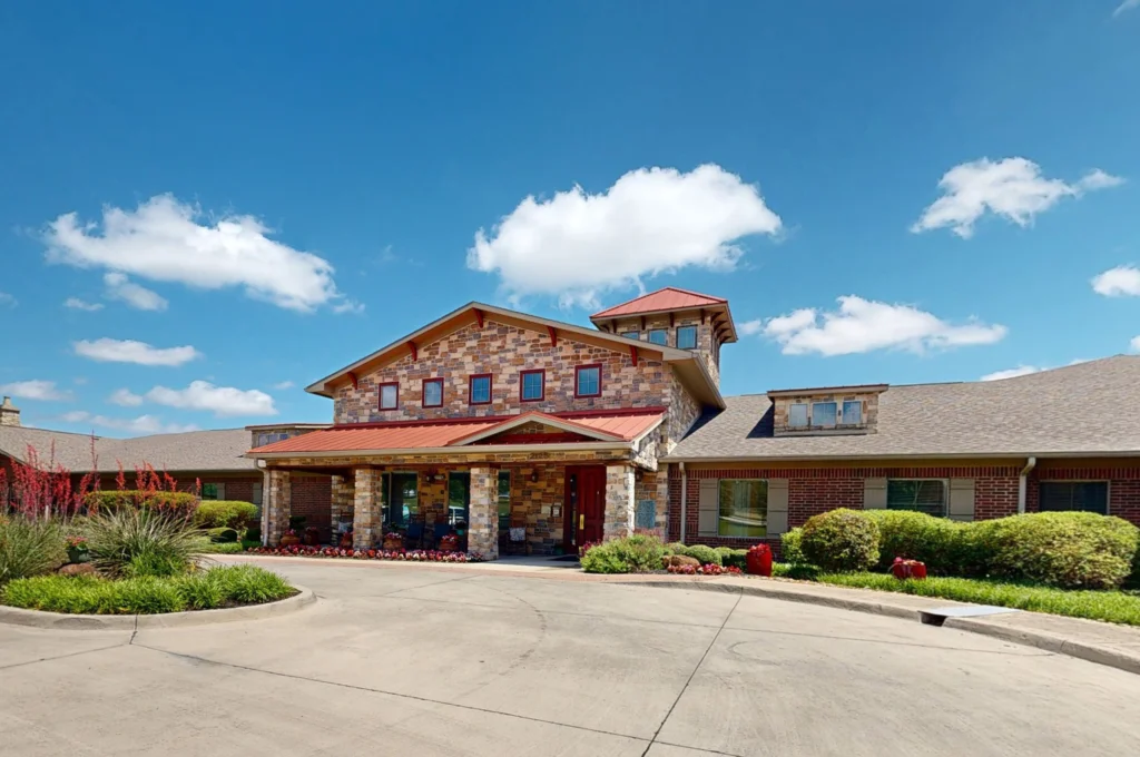 pano zoom exterior 1 2560x1700