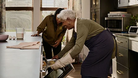 251008 AR Legend Revelle Distinctive ACTIVITES 1980