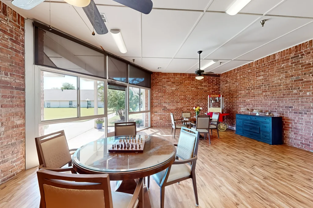 pano_zoom-activity-room_2560x1700