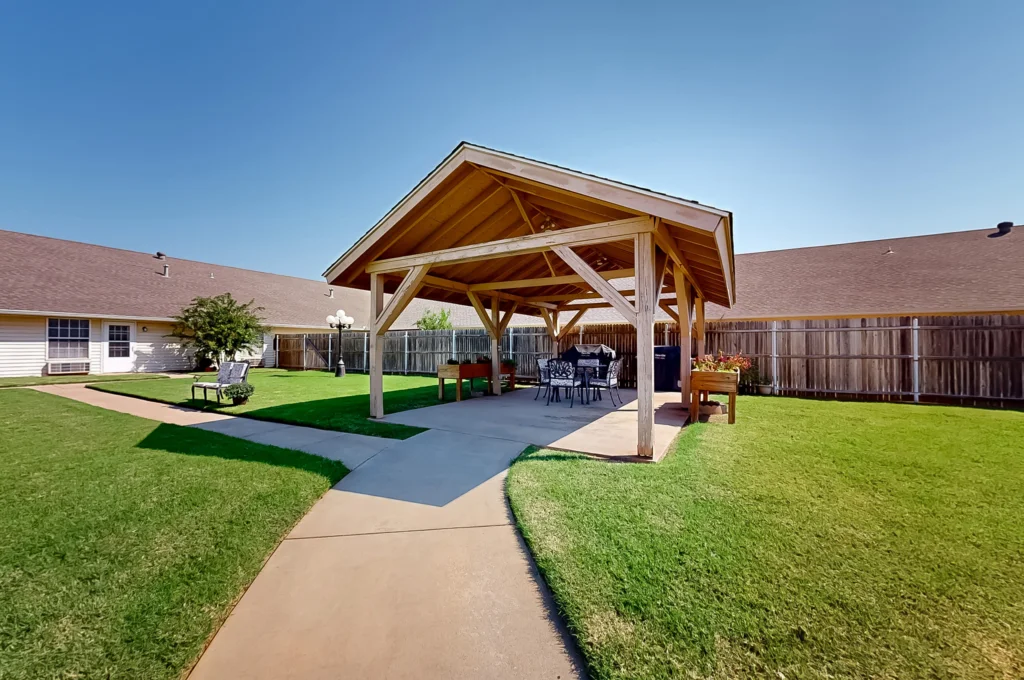 pano_zoom-courtyard-2_2560x1700