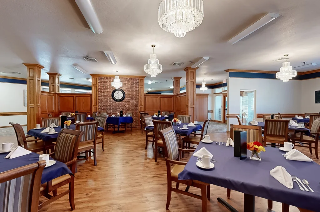 pano_zoom-dining-room_2560x1700