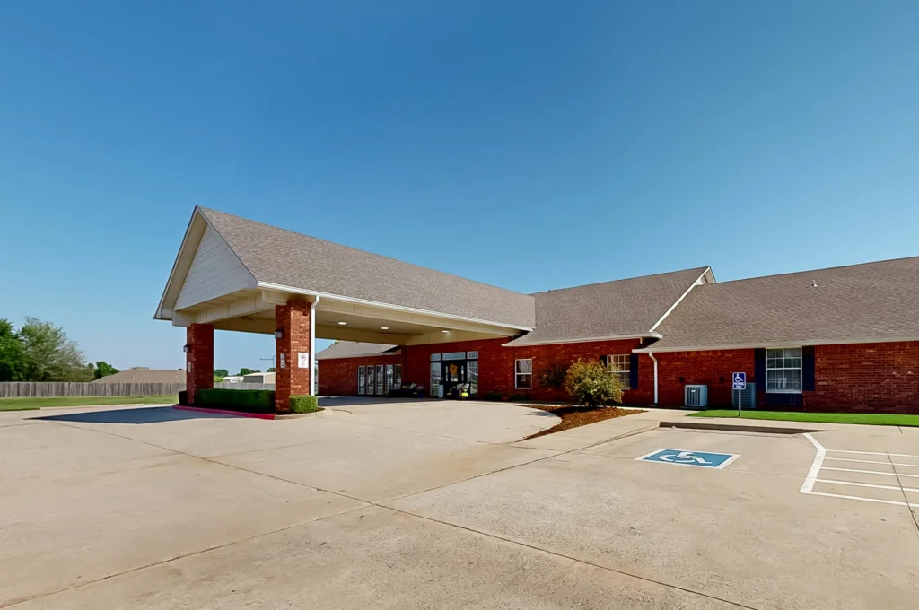 pano_zoom-exterior_2560x1700