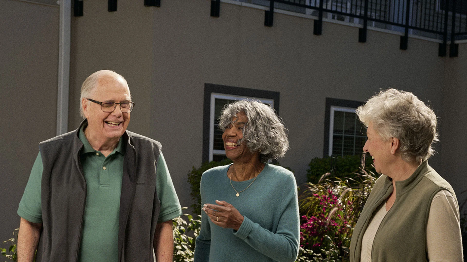 8 Benefits of Socializing for Seniors